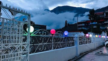 Pintu masuk properti