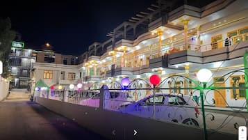 Fachada del alojamiento - Noche