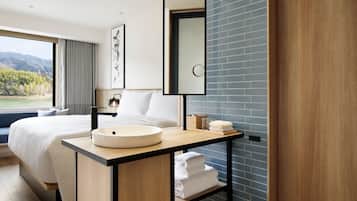 Standard Room, 1 King Bed, Non Smoking | Bathroom | Shower, rainfall showerhead, free toiletries, hair dryer