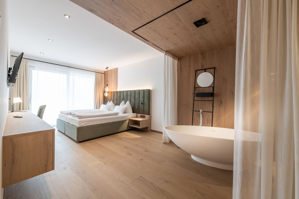 panoramic suite | 1 bedroom, hypo-allergenic bedding, in-room safe, desk