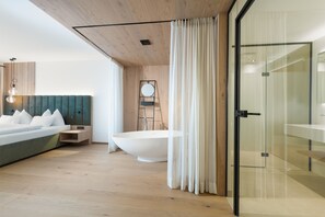 Panoramic Suite | Hypo-allergenic bedding, in-room safe, desk, laptop workspace - Hotel Stadler am Attersee (Unterach am Attersee)
