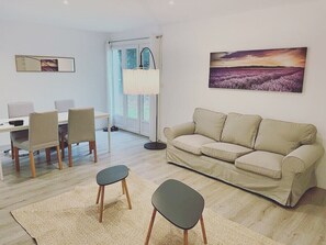 智能電視、壁爐、音響