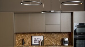 Apartemen Grand, 2 kamar tidur | Dapur pribadi | Kompor, peralatan masak/sendok-piring, dan lemari pembeku
