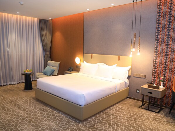 Desk, soundproofing, iron/ironing board, free WiFi