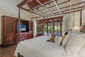Villa, 4 chambres, piscine privée, cÎté cour intérieure | 4 chambres, coffres-forts dans les chambres, décoration personnalisée