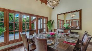 Villa, 4 Bedrooms, Private Pool, Courtyard Area | Dining room