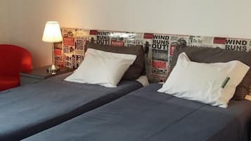 Double room with shared bathroom | تجهيزات عازلة للصوت وواي فاي مجانًا وملاءات أسرّة