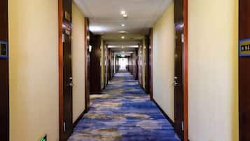 المنشأة من الداخل