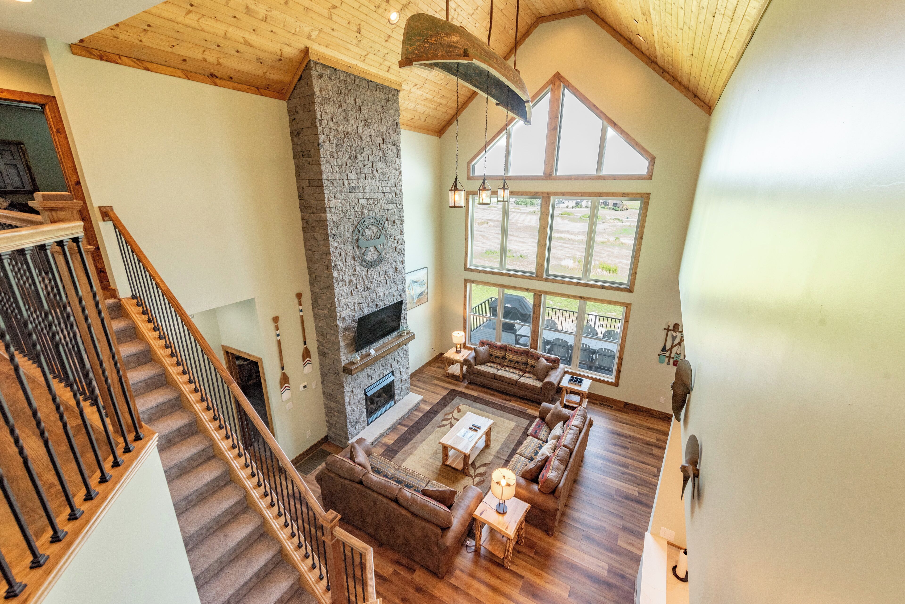 Smart TV, fireplace, DVD player