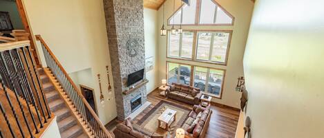 スマートテレビ、暖炉、DVD プレーヤー