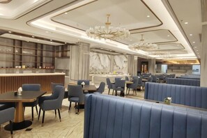 A modern restaurant with a bar area, seating, and a chandelier. - Fu'an Exhibition Hotel (Fu'an)