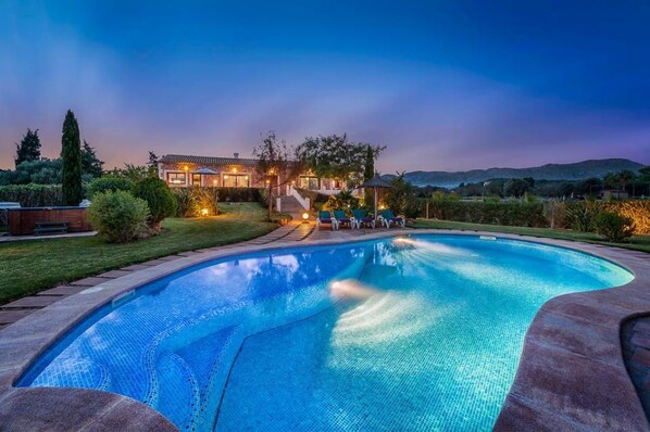 Outdoor pool - Beautiful family villa (Port de Pollença)