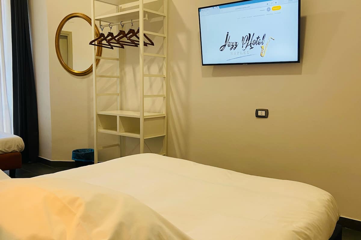 Deluxe Triple Room | Egyptian cotton sheets, premium bedding, down comforters, desk