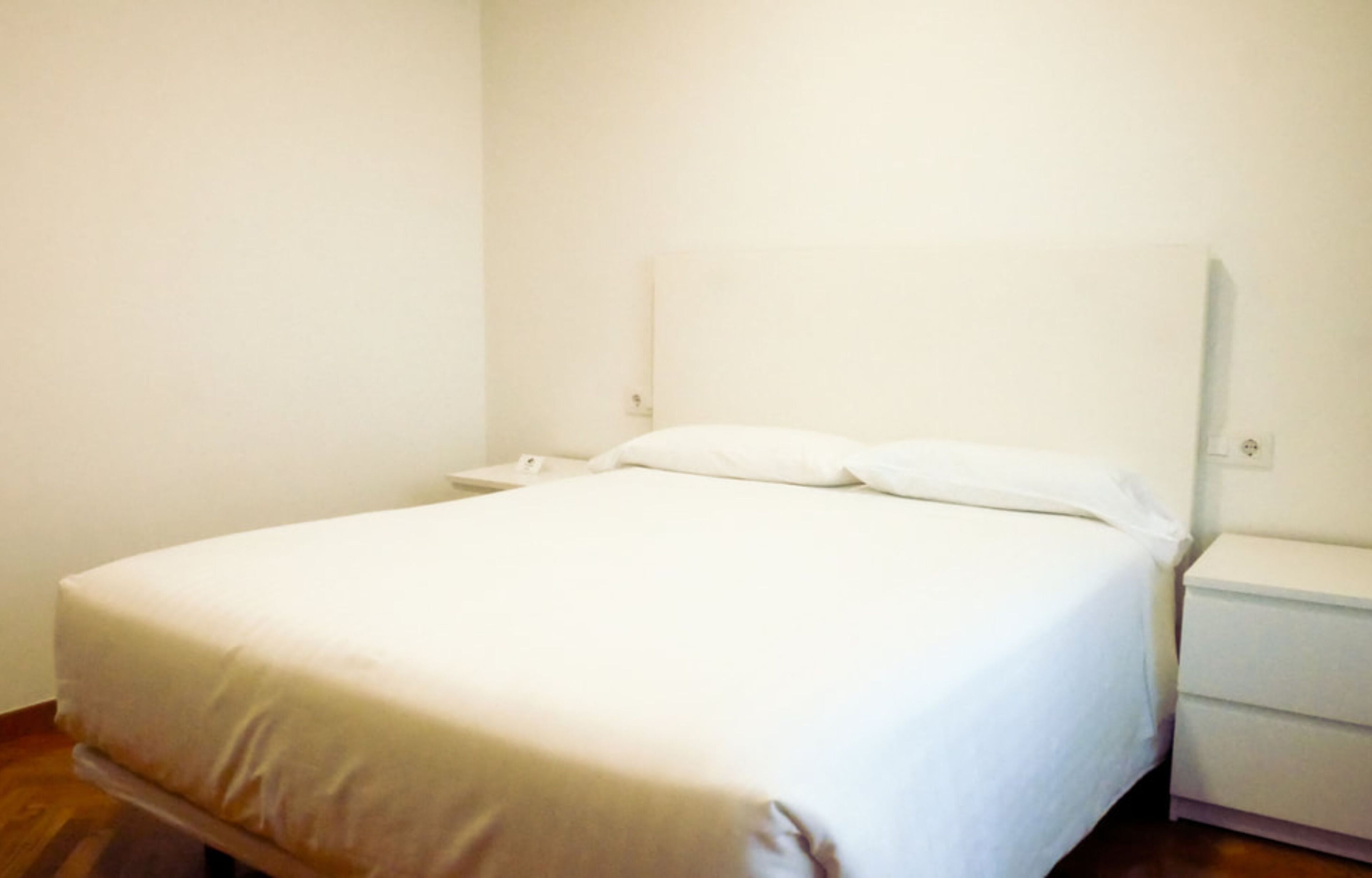 1 slaapkamer, luxe beddengoed, donsdekens, geluiddichte muren