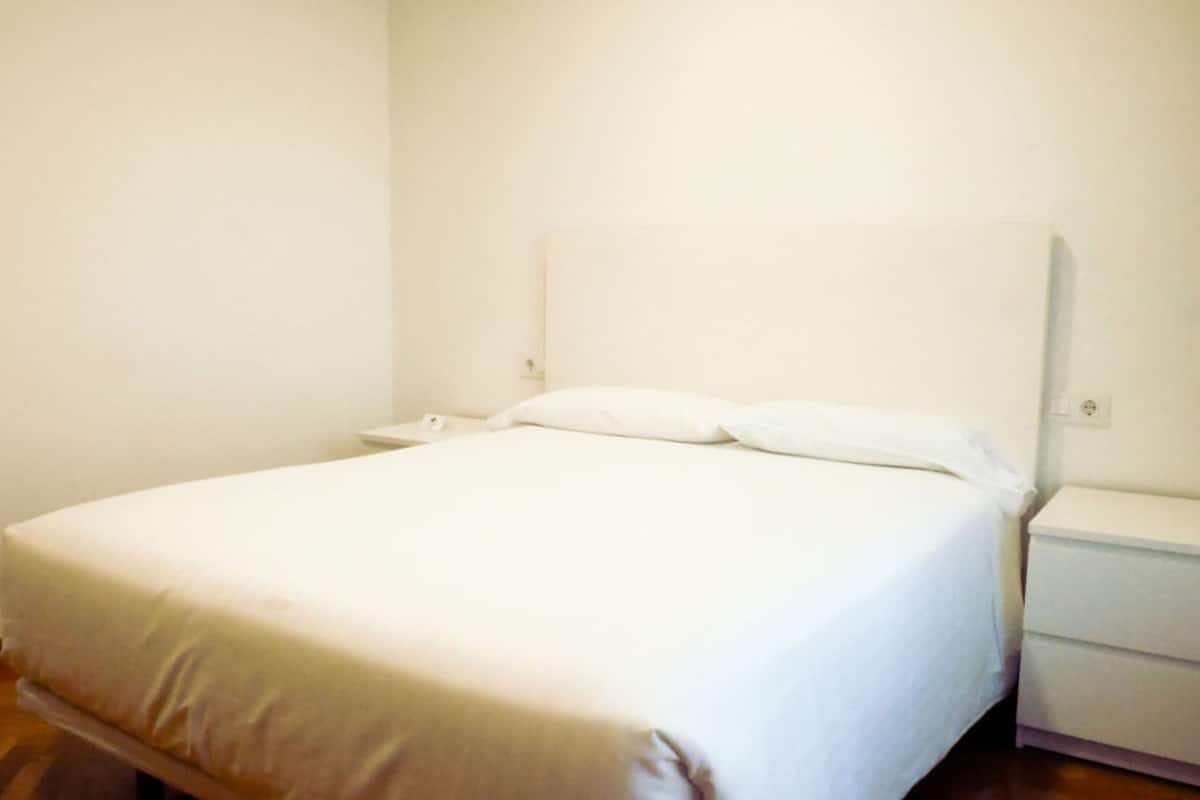 1 bedroom, premium bedding, down duvets, soundproofing