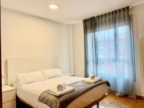1 dormitorio, ropa de cama de alta calidad, edredones de plumas