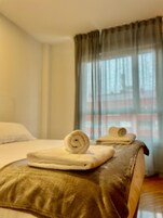 1 dormitorio, ropa de cama de alta calidad, edredones de plumas