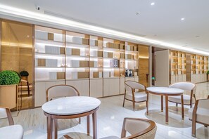 Lobby - Ji Hotel Nanluoguxiang Lane Andingmen Metrostation (Beijing)