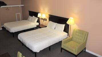 Business vierpersoonskamer | Luxe beddengoed, pillowtop-bedden, individueel gedecoreerd