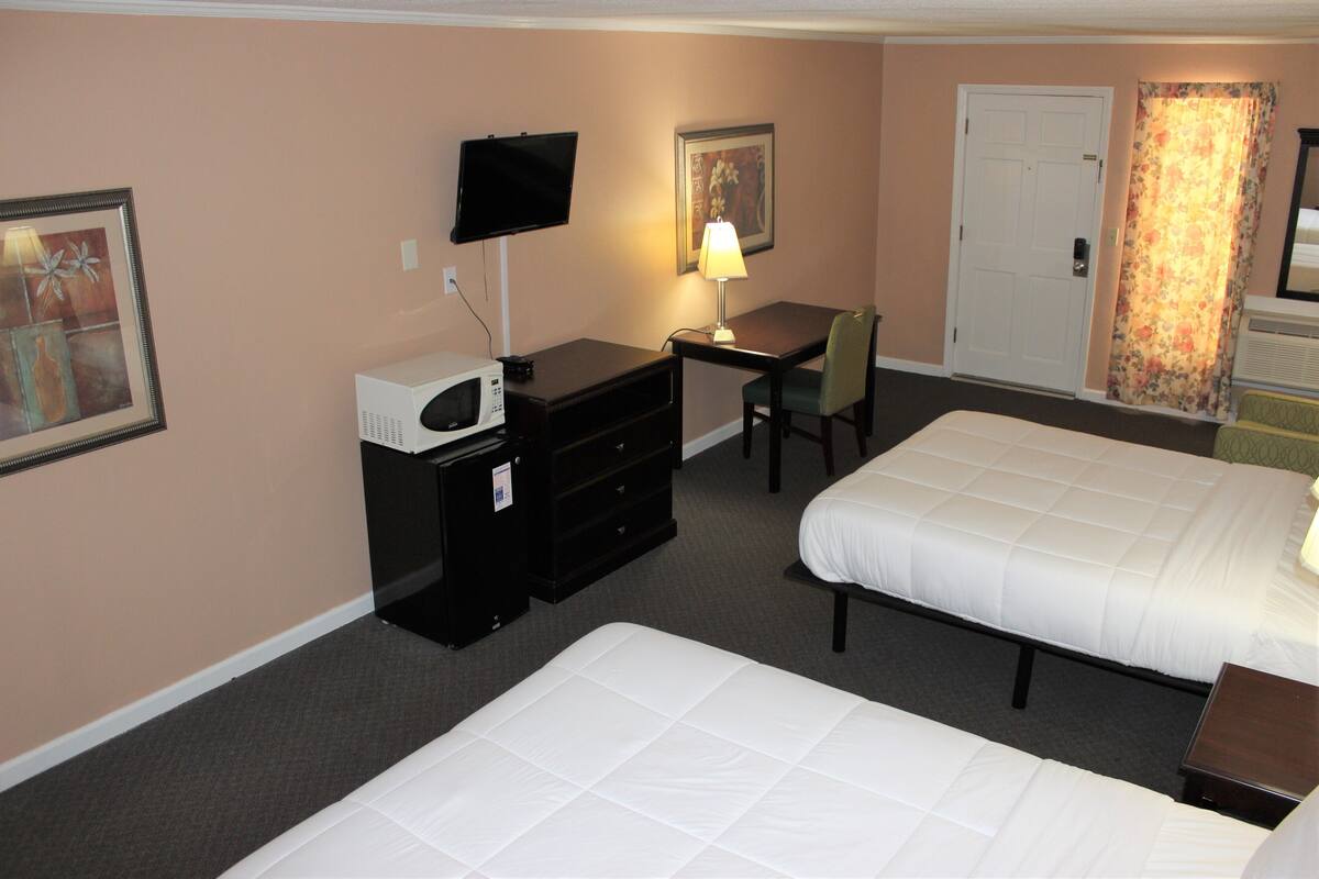 business quadruple room | premium bedding, pillow-top beds, individually decorated