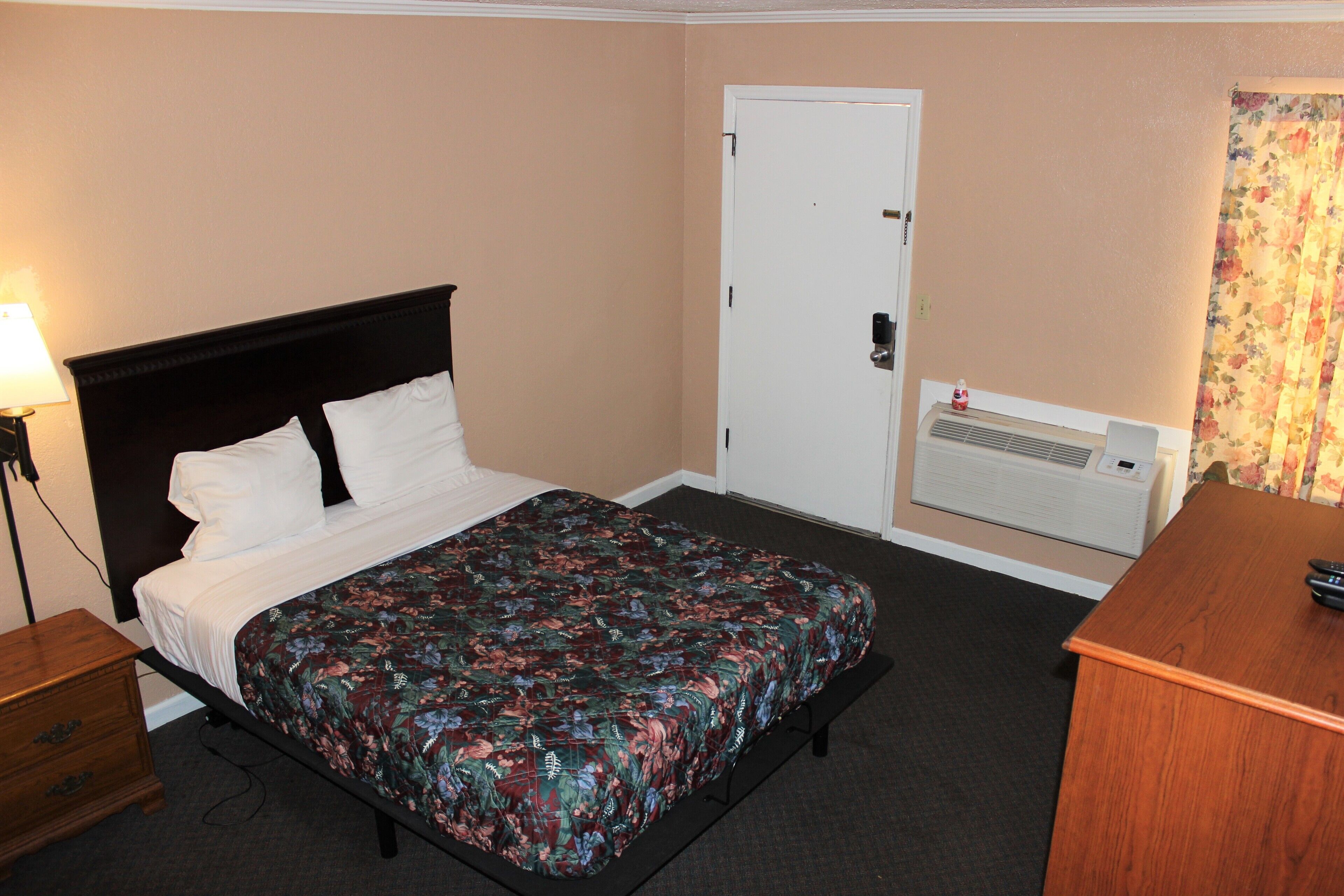 business double room | premium bedding, pillow-top beds, individually decorated