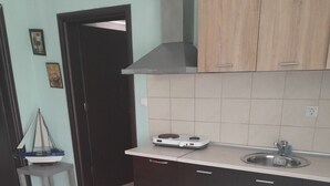 Private kitchen - maison de roche (Nea Propontida)
