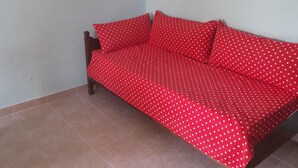 Flat-screen TV - maison de roche (Nea Propontida)