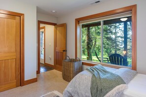 3 Schlafzimmer, Schreibtisch, Bügeleisen/Bügelbrett, Reisekinderbett