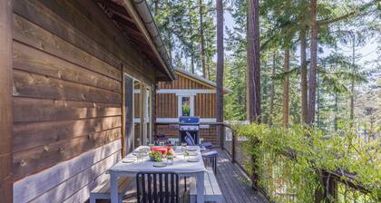 Beautiful Water Views, Pet- Friendly, Close to Town, Beaches, Hiking, Kayaking