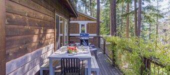 Beautiful Water Views, Pet- Friendly, Close to Town, Beaches, Hiking, Kayaking