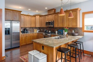 Refrigerador, microondas, horno, placa de cocina