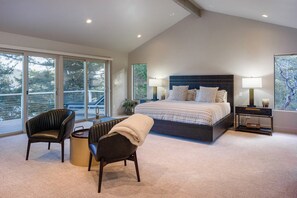 4 bedrooms, desk, iron/ironing board, travel crib - Luxe Waterfront, Private Beach, Golfing, Hiking, Spacious Living, Close to Town (Eastsound)