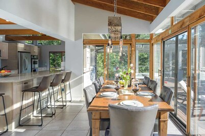 Grindstone Harbor House: Luxury Beachfront Estate,Hot Tub, Mooring, Gated Privacy