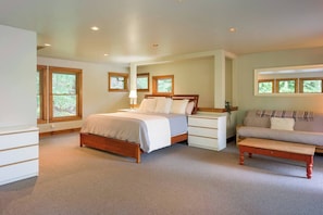 4 bedrooms, desk, iron/ironing board, travel cot