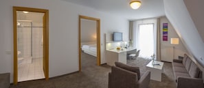 Family Apartment, 1 Bedroom | Hypo-allergenic bedding, in-room safe, desk, blackout drapes - Landidyll Hotel Lamm (Vaihingen an der Enz)
