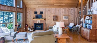 Fantastic Water Views, Private, Pet-Friendly, Close to Moran State Park, Trails