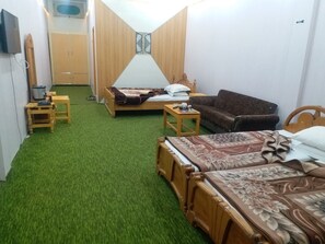 Free WiFi, bed sheets - Diamond Hotel (Swat)