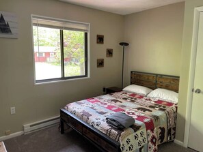 4 bedrooms, iron/ironing board, free WiFi, bed sheets - Hike, Ski, Fish and Experience the Poconos at The Stone House (Tobyhanna)