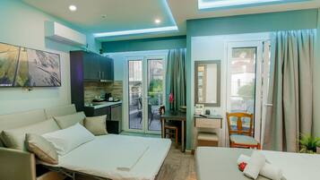 Deluxe Double Room, 1 King Bed, City View