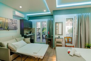 Deluxe Double Room, 1 King Bed, City View | In-room safe, individually decorated, individually furnished - Dim House (Parga)