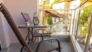 Deluxe-Doppelzimmer, 1 King-Bett, Stadtblick | Terrasse/Patio