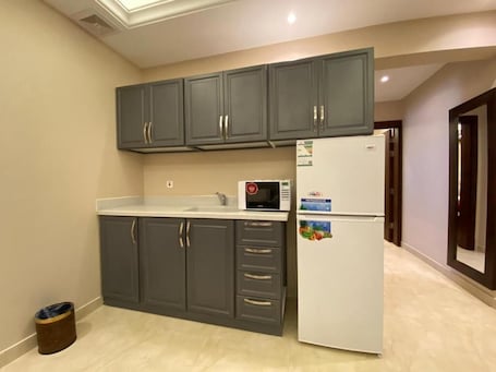 One Bedroom Apartment | Private kitchen | Full-size fridge, microwave, oven, coffee/tea maker