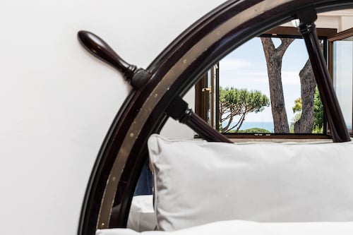 Presidential villa in EXCLUSIVE use with pool and barbecue 300m from the sea