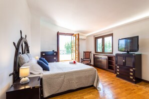 5 bedrooms, iron/ironing board, travel cot, free WiFi