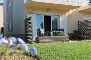 Terrace/patio - Cabanas Gardens, duplex, 4px, access to garden (Cabanas de tavira)