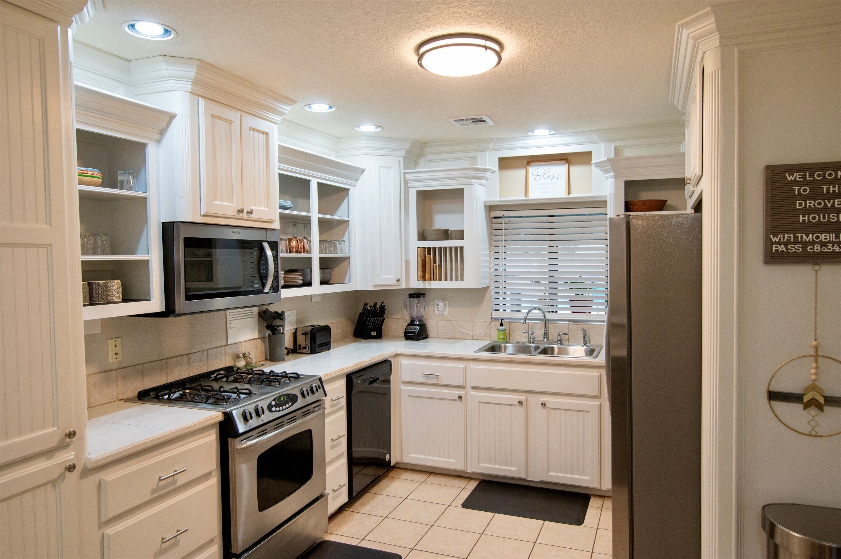 冰箱、微波炉、烤箱、炉灶