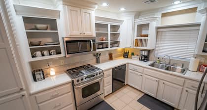 Drover House | by USAO | Pool | King Bed | W/D