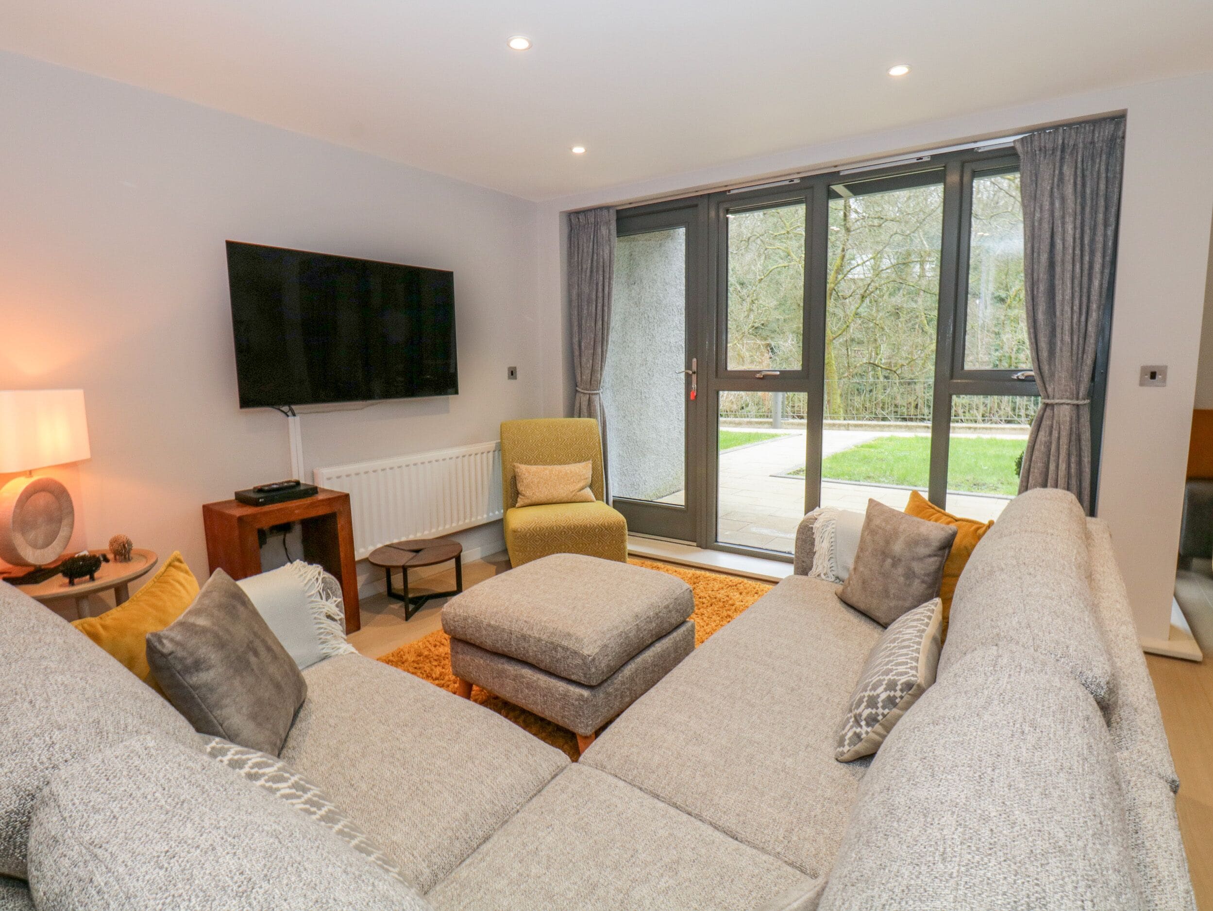 Cottage | Living area | TV