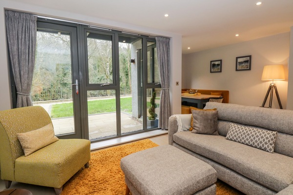 Cottage | Living area | TV