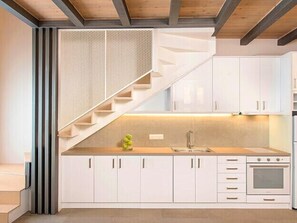 Jääkaappi, uuni, liesi, astianpesukone